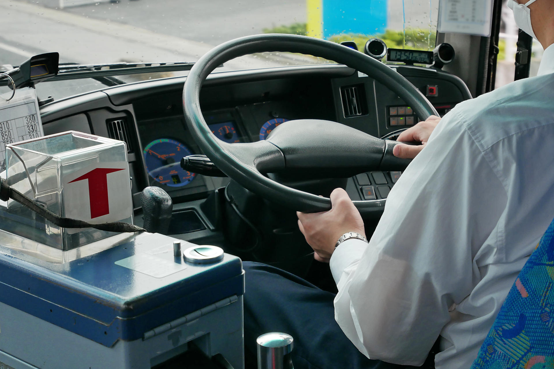 観光バス運転手の画像